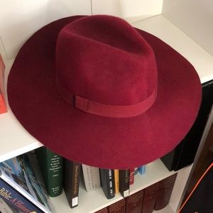 Bcbgmaxazria maroon/ magenta felt wool hat